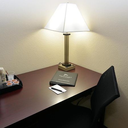 Cobblestone Inn & Suites - Manning Экстерьер фото