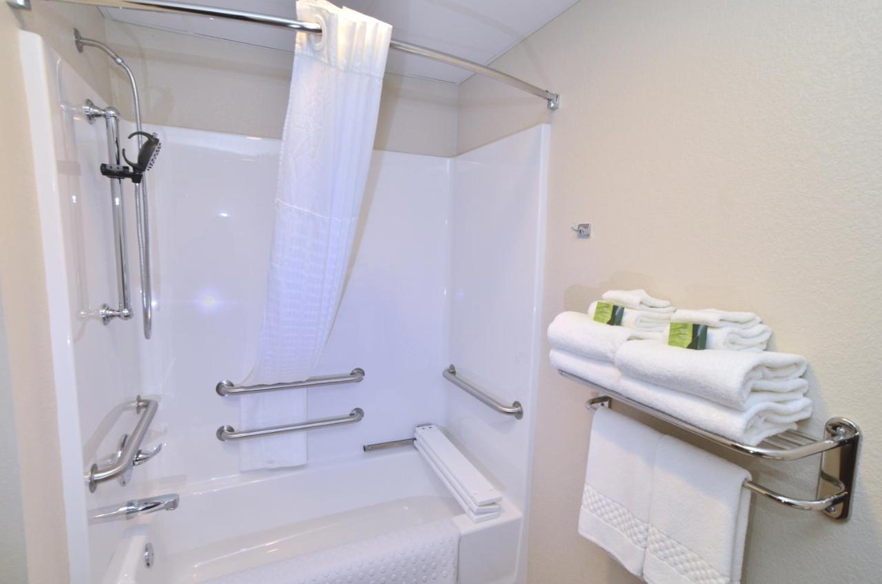Cobblestone Inn & Suites - Manning Экстерьер фото