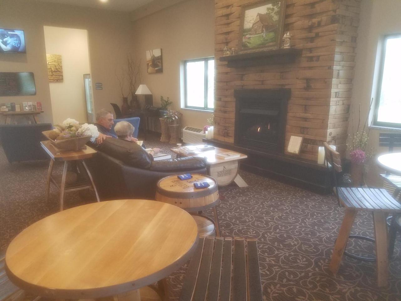 Cobblestone Inn & Suites - Manning Экстерьер фото